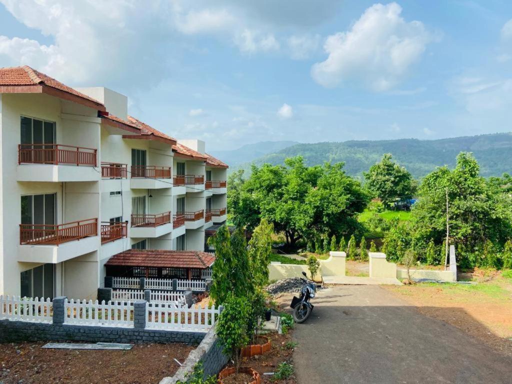 La Mira Casa Karjat Villa Buitenkant foto